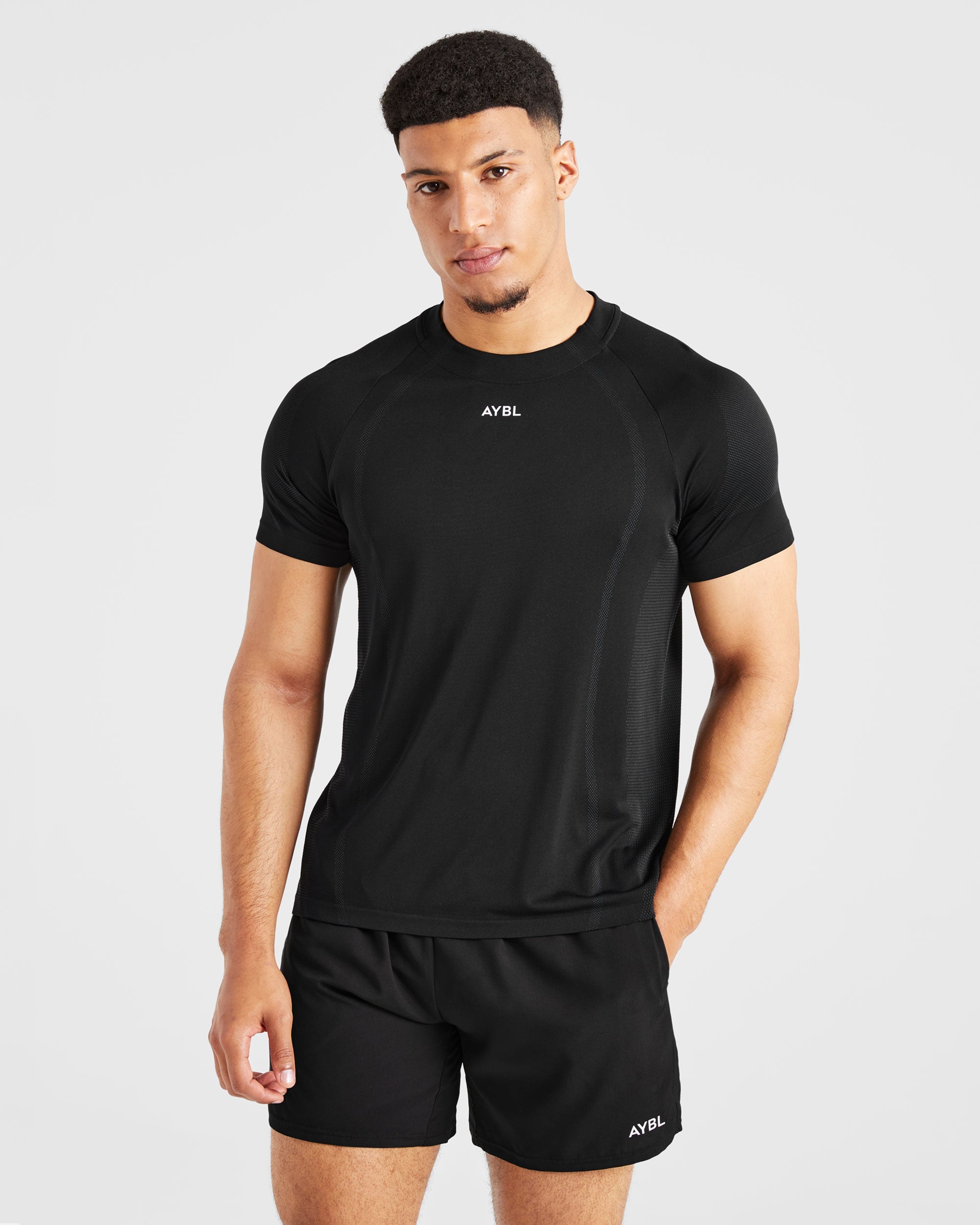 Attain Seamless T Shirt - Black